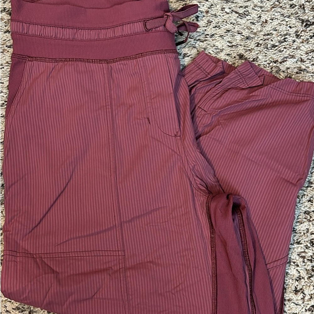 8 NWOT lululemon dance studio cropped